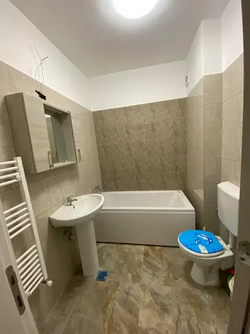 Garsoniera decomandata fond nou