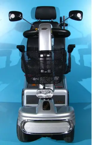 Scuter electric cu 4 roti pentru batrani