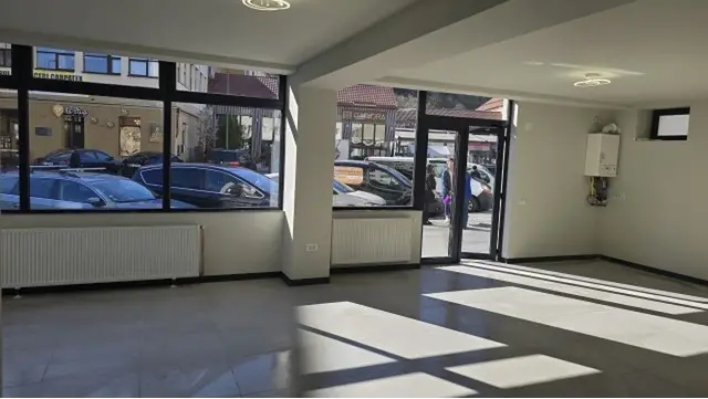 Inchiriez spatiu comercial 70mp, Brasov, 1.500euro
