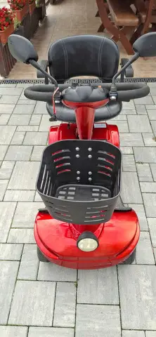 SCUTER ELECTRIC PENTRU MOBILITATE