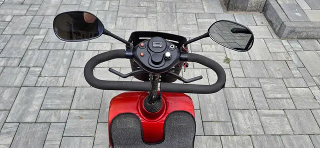SCUTER ELECTRIC PENTRU MOBILITATE