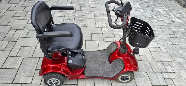 SCUTER ELECTRIC PENTRU MOBILITATE