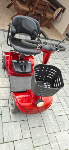 SCUTER ELECTRIC PENTRU MOBILITATE