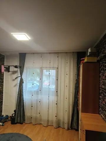Proprietar vand apartament 3 camere zona metalurgiei