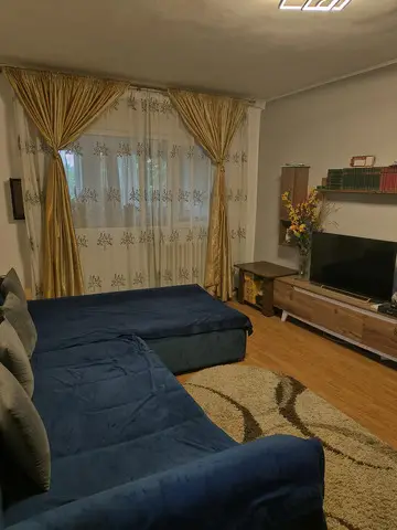 Proprietar vand apartament 3 camere zona metalurgiei
