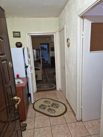 Inchiriez apartament semidecomandat 2 camere.