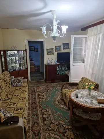 Inchiriez apartament semidecomandat 2 camere.