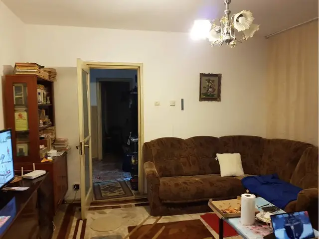 Vand apartament 3 camere