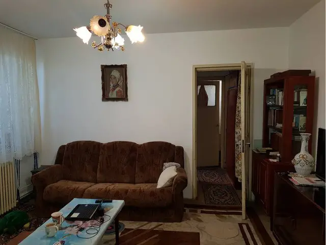 Vand apartament 3 camere