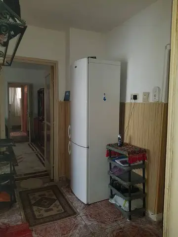 Vand apartament 3 camere