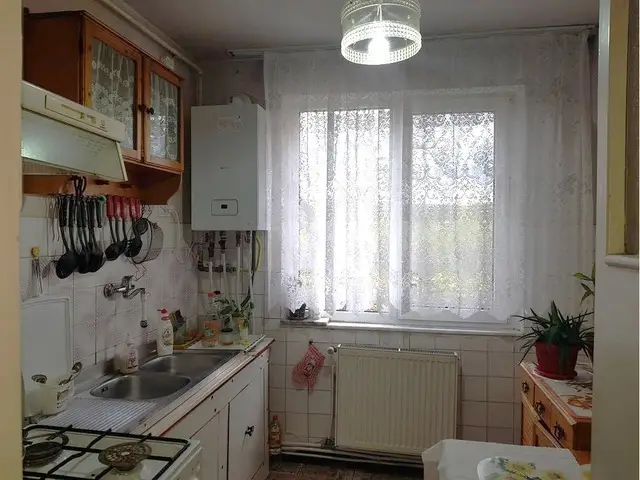 Vand apartament 3 camere
