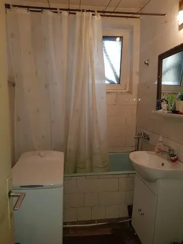 Vand apartament 3 camere