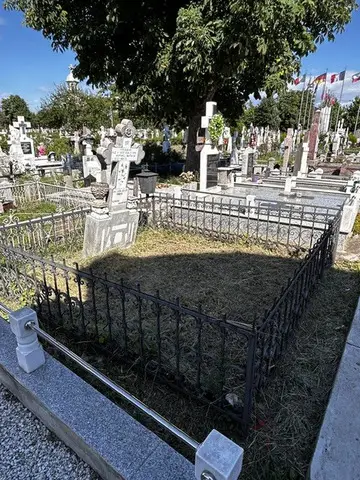 Vand 2 Locuri de Veci Cimitirul Eroilor Buzau