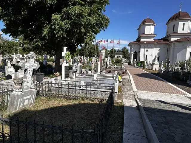 Vand 2 Locuri de Veci Cimitirul Eroilor Buzau