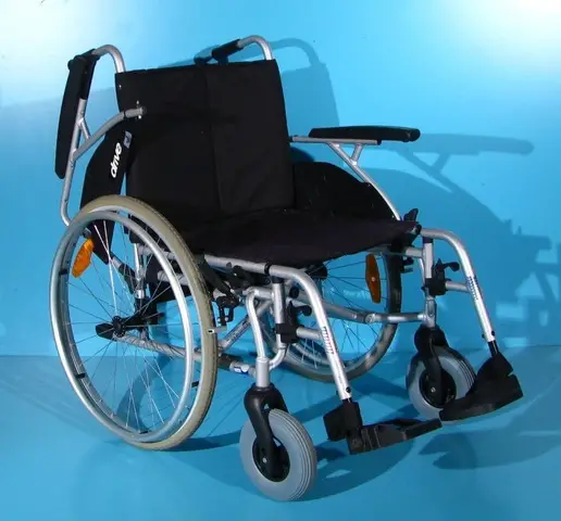 Scaun cu rotile   Drive - latime sezut 51 cm