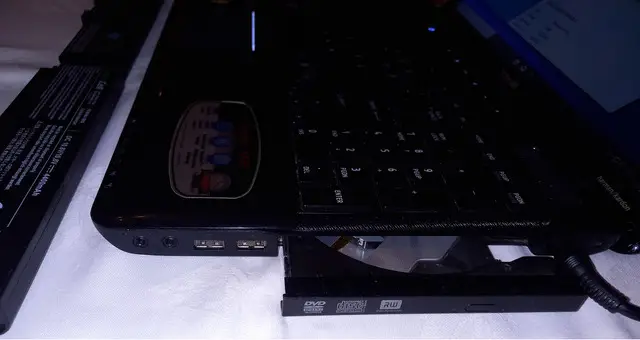 Vand laptop Toshiba Satelite A665 i7 Q740 6 Gb RAM HDD