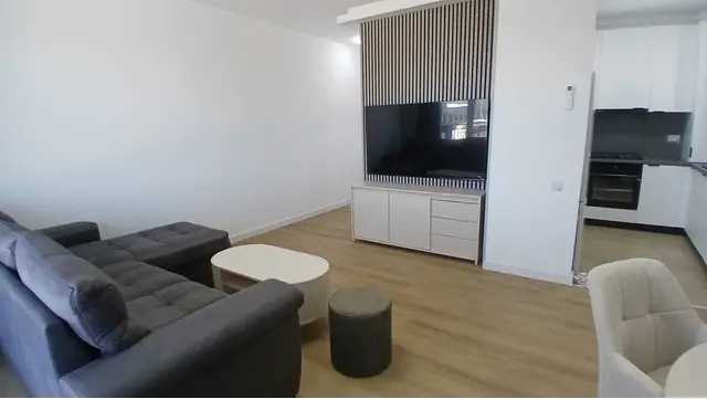 Apartament 3 camere voluntari