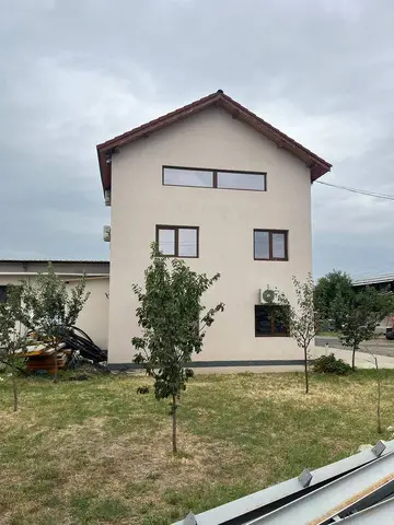 Cladire pentru inchiriere pe 3 nivele