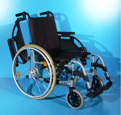 Scaun cu rotile handicap latime sezut 44 cm Breezy