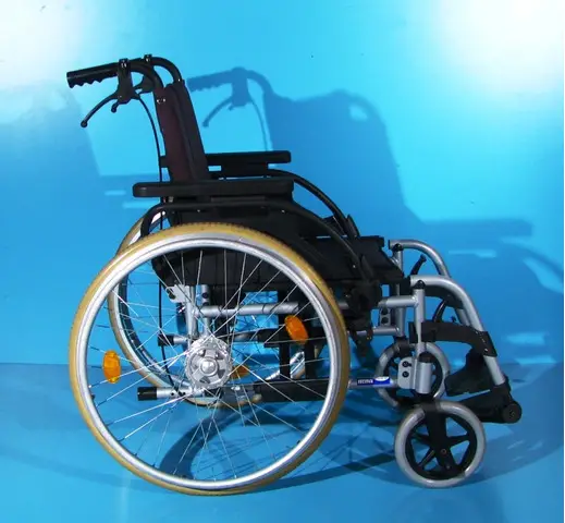 Scaun cu rotile handicap latime sezut 44 cm Breezy