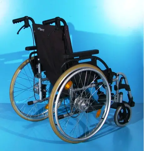 Scaun cu rotile handicap latime sezut 44 cm Breezy