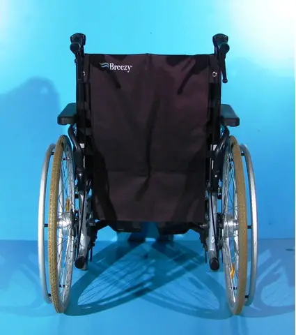 Scaun cu rotile handicap latime sezut 44 cm Breezy