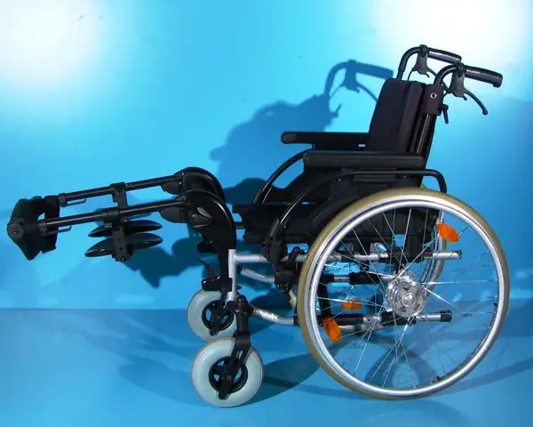 scaun cu rotile din aluminiu handicap