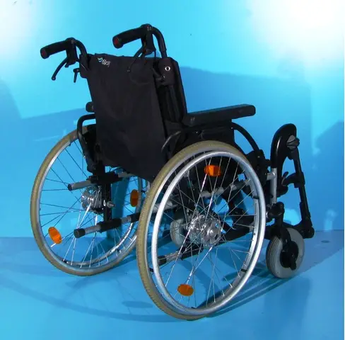 scaun cu rotile din aluminiu handicap