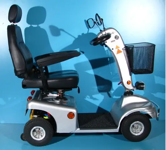 Scuter electric pentru batrani-Shoprider cu 6km h