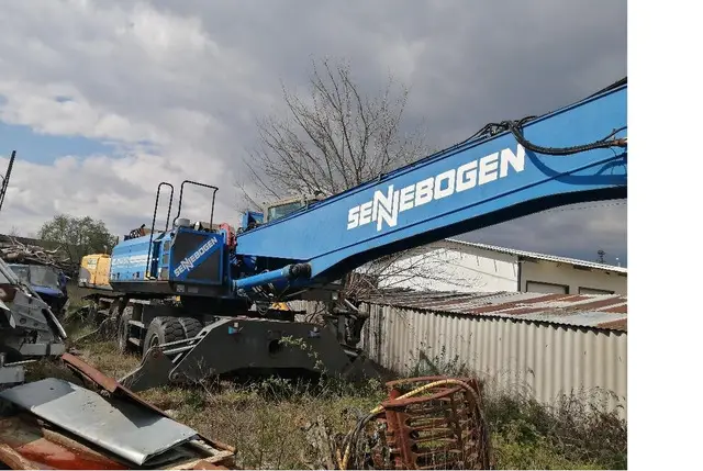Excavator pe pneuri marca Sennebogen