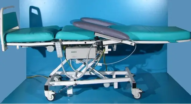Scaun medical electric pentru tratament si recoltare