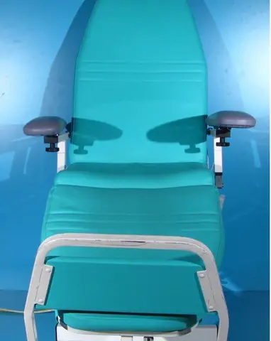 Scaun medical electric pentru tratament si recoltare