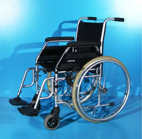 Scaun cu rotile Meyra - latime sezut 42 cm