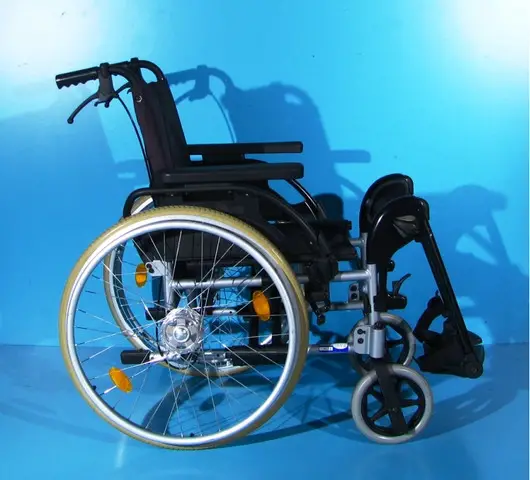 Scaun cu rotile Breezy - latime sezut 43 cm