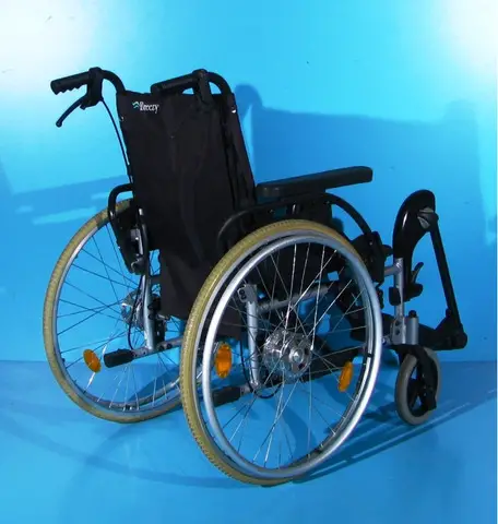 Scaun cu rotile Breezy - latime sezut 43 cm