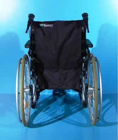 Scaun cu rotile Breezy - latime sezut 43 cm