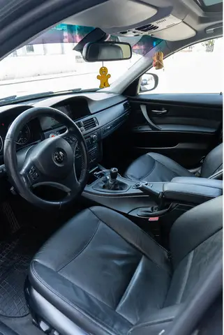 Bmw seria 3 E90 2011 **trapa**