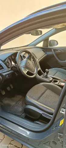 Opel Astra J Sports Tourer