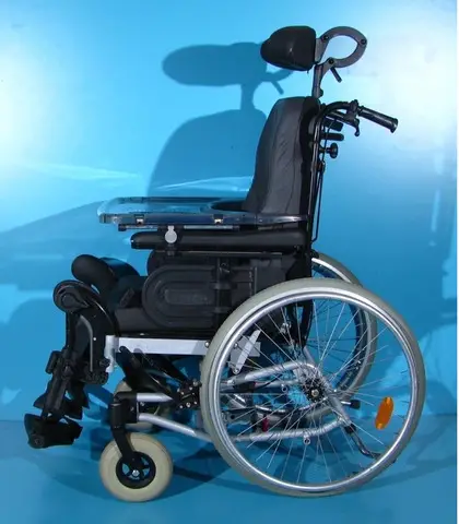 Scaun cu rotile invalizi - Invacare