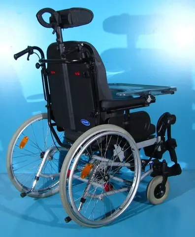 Scaun cu rotile invalizi - Invacare