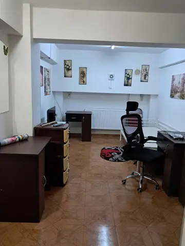 Inchiriez camera demisol