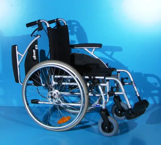 Scaun cu rotile din aluminiu  Drive