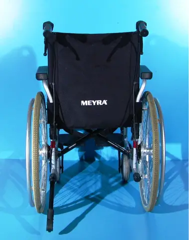 Scaun cu rotile Meyra - latime sezut 44 cm