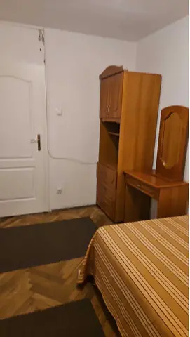 Camera in apartament de 4 camere pentru inchiriat !
