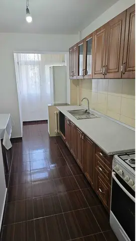 Camera in apartament de 4 camere pentru inchiriat !