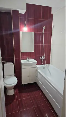 Camera in apartament de 4 camere pentru inchiriat !