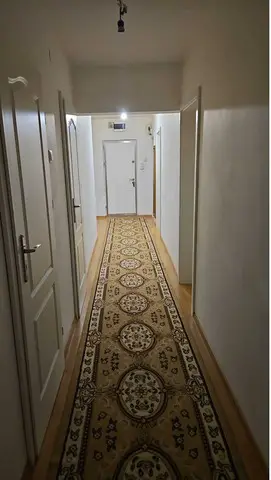 Camera in apartament de 4 camere pentru inchiriat !