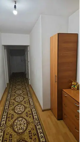 Camera in apartament de 4 camere pentru inchiriat !